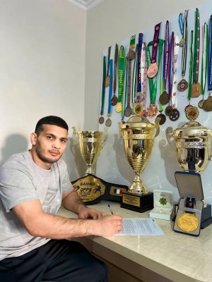 Abdulla Babayev, Habib Nurmagomedov'un rehberliğinde Fight Nights’daki müsabakasına hazırlanıyor